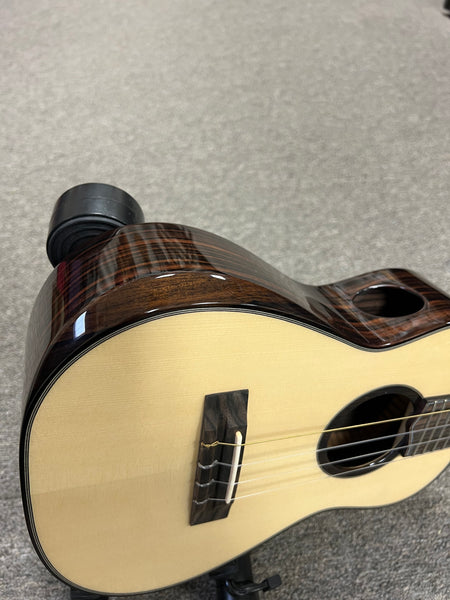 Oli L2-TSE Solid Spruce/Ebony Tenor Ukulele w/Case