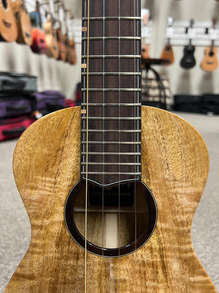 Oli L1-TMG Solid Mango Tenor Ukulele w/Case