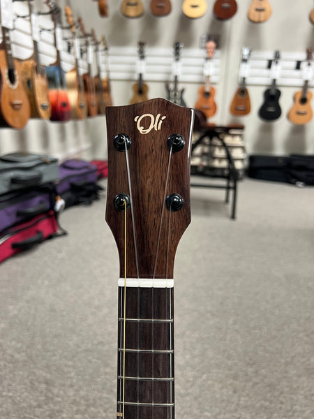 Oli L1-TMG Solid Mango Tenor Ukulele w/Case