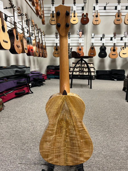 Oli L1-TMG Solid Mango Tenor Ukulele w/Case