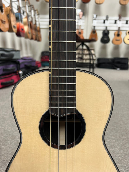Oli L2-BSE Solid Spruce/Ebony Baritone Ukulele w/Case