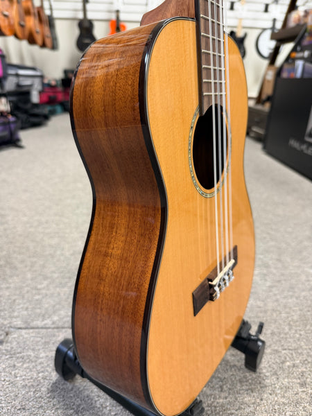 KALA KA-SCAC-B8 Solid Cedar Top/Acacia 8 String Baritone Ukulele