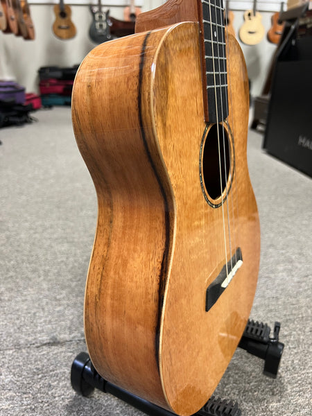Makaio MSMB-10 Spalted Mango String Baritone Ukulele w/Case