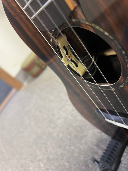 Makaio MET-10E Ebony Electric Tenor Ukulele w/Case