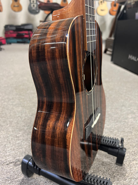 Makaio MET-10E Ebony Electric Tenor Ukulele w/Case