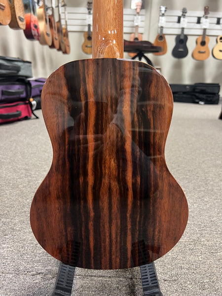 Makaio MET-10E Ebony Electric Tenor Ukulele w/Case