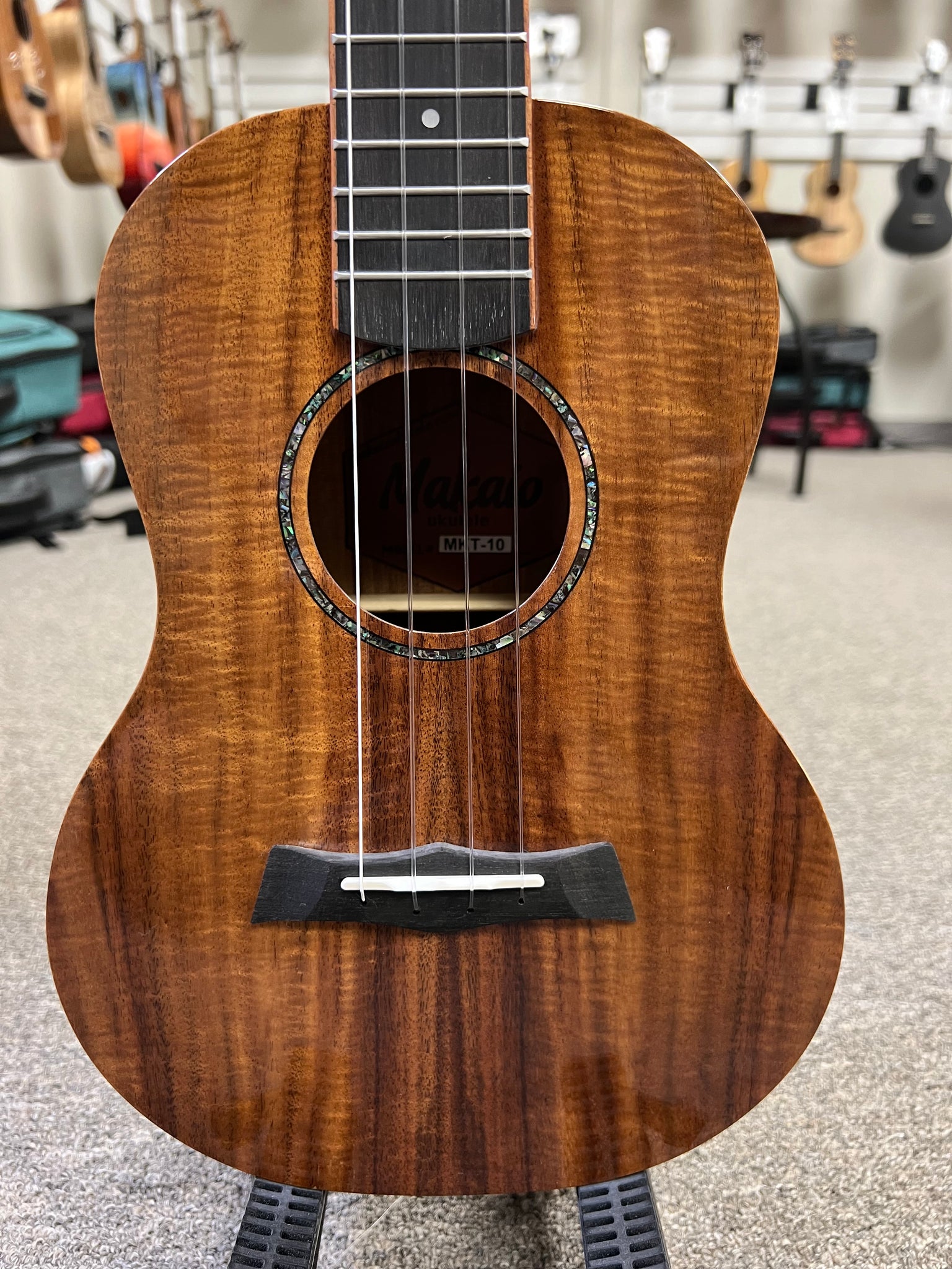 Makaio MKT-10 Koa Tenor Ukulele w/Case