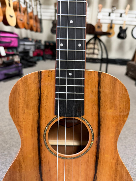Makaio MSMB-10 Spalted Mango String Baritone Ukulele w/Case