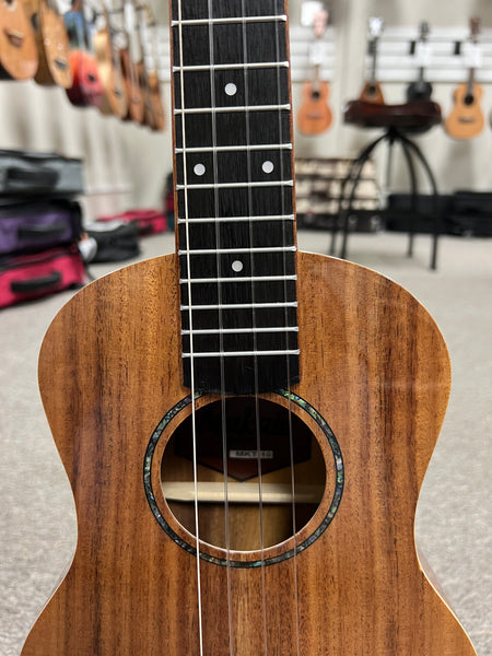 Makaio MKT-10 Koa Tenor Ukulele w/Case