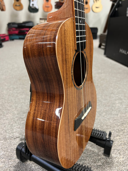 Makaio MKT-10 Koa Tenor Ukulele w/Case