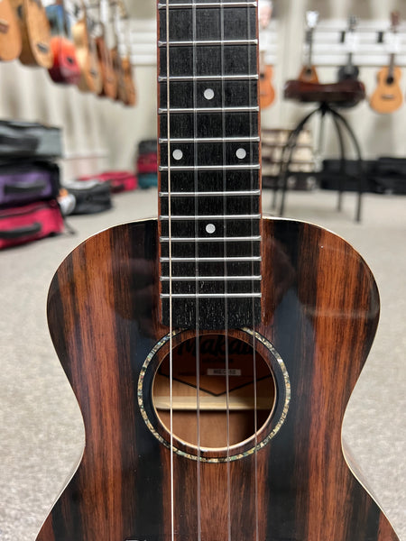 Makaio MEC-10 Ebony Concert Ukulele w/Case