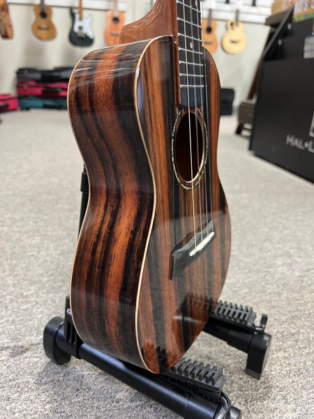 Makaio MEC-10 Ebony Concert Ukulele w/Case