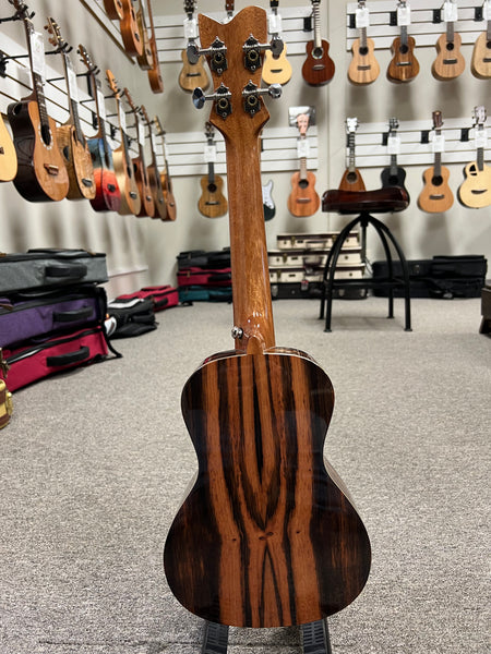 Makaio MEC-10 Ebony Concert Ukulele w/Case