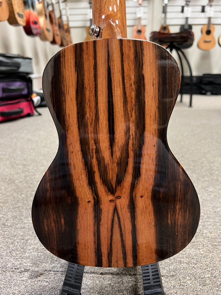 Makaio MEC-10 Ebony Concert Ukulele w/Case