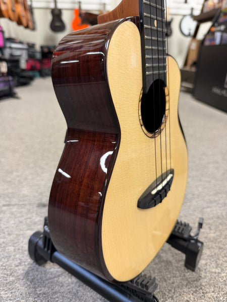 aNueNue UC-200 Concert Ukulele w/Case - Moon Bird Series -  Solid Spruce/Solid Rosewood