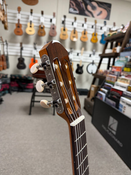 aNueNue Nino N520WW Solid Spruce/Mahogany 6 String Baritone Ukulele/Mini Guitar w/Case - Winter White