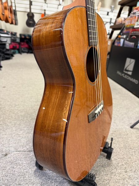 Pono BN4-1 Solid Cedar/Acacia Large Body Baritone Nui Ukulele w/Case