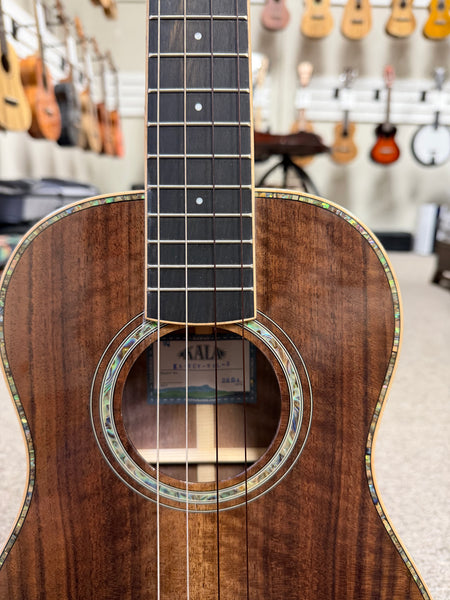 KALA KA-WCW-WAL-B Solid Walnut Baritone Ukulele w/Case - West Coast Woods