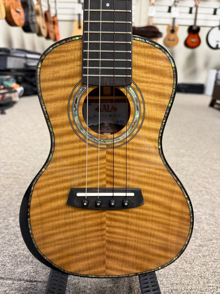 KALA KA-WCW-MYR-C Solid Myrtle/Walnut Concert Ukulele w/Case - West Coast Woods