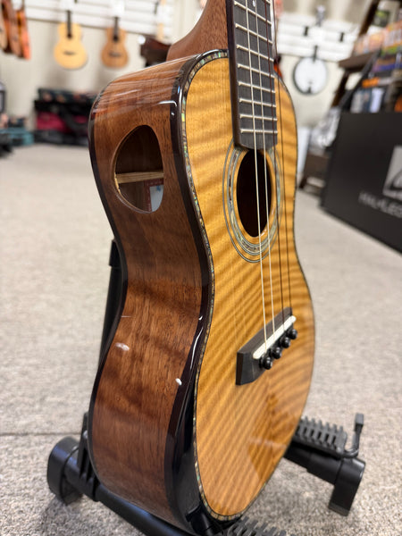 KALA KA-WCW-MYR-C Solid Myrtle/Walnut Concert Ukulele w/Case - West Coast Woods