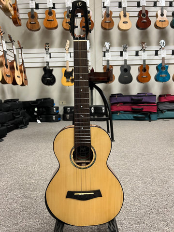 Flight Voyager Tenor Electric Ukulele w Case Royal Series